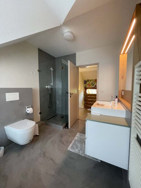 julia-miller-renovierung-einfamilienhaus-mi-gaeste-bad_7-scaled