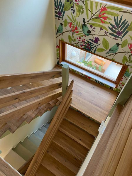 julia-miller-renovierung-einfamilienhaus-mi-treppe_17-scaled