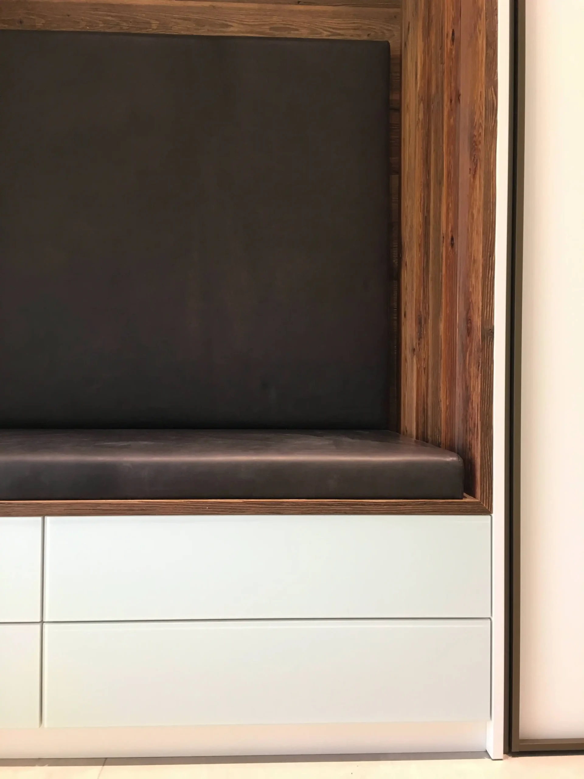 Garderobe aus Altholz